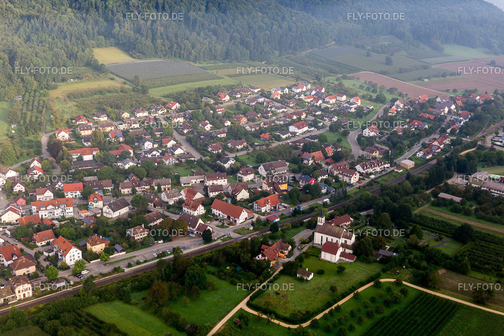 St. Zeno | Luftbild: St. Zeno im Ortsteil Stahringen in Radolfzell im Bundesland Baden-Württemberg in Deutschland. Foto: IMG_102874.jpg vom 26.08.2017 durch Werner Riehm/FLY-FOTO.de - Realisiert mit Pictrs.com