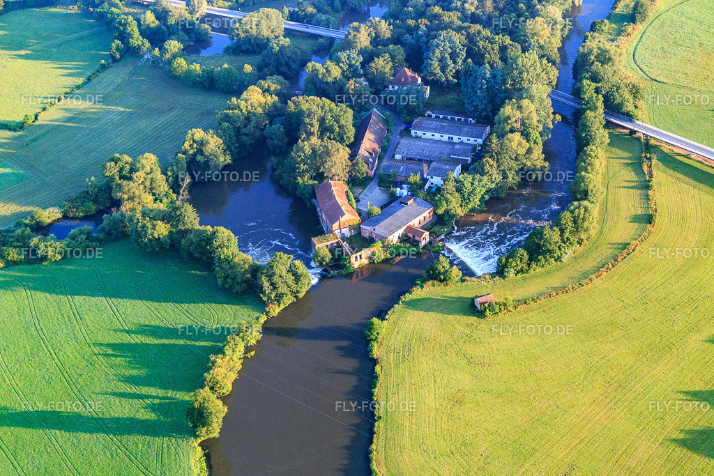 Regnitzwehr Erlangen und Ballonclown Tini - Clown, Zauberer, Ballonkünstler in Nürnberg, Fürth, Erlangen http://www.ballonclown-tini.de/ | Luftbild: Regnitzwehr Erlangen und Ballonclown Tini - Clown, Zauberer, Ballonkünstler in Nürnberg, Fürth, Erlangen http://www.ballonclown-tini.de/ im Ortsteil Anger in Erlangen im Bundesland Bayern in Deutschland. Foto: IMG_092598.jpg vom 07.08.2016 durch Werner Riehm/FLY-FOTO.de - Realisiert mit Pictrs.com
