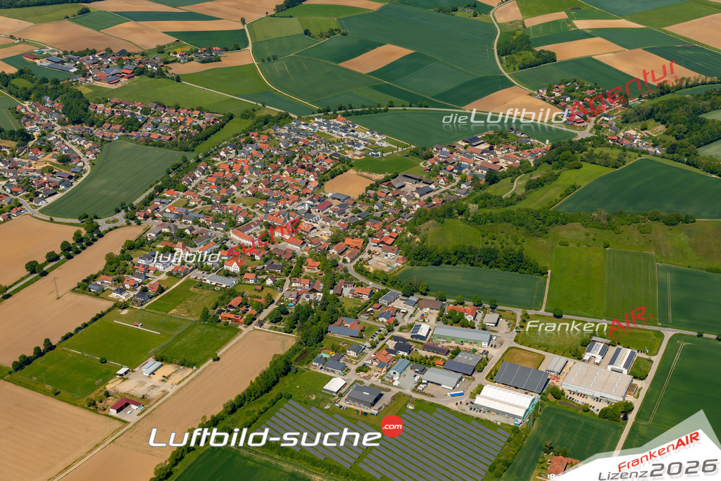 Das Luftbild zeigt :  Weng - Die Luftaufnahme wurde 2024 vom UL-Flugzeug aus erstellt ( keine Drohne ) - Hochauflösende Luftaufnahme - Für grossformatige Ausdrucke geeignet. Die Geschenkidee !Mit Lizenz und Bildrechte bestellbar