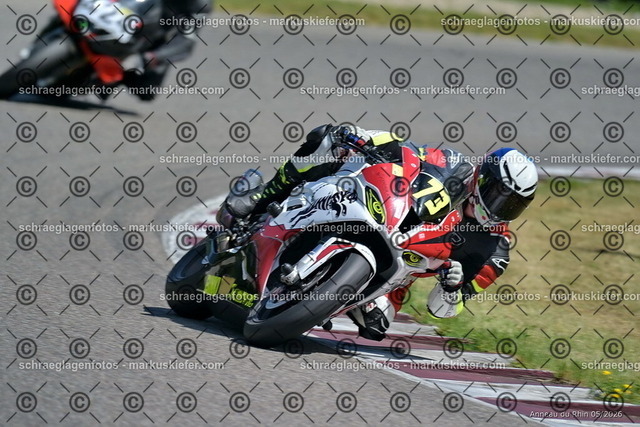 26BT02-1521 | markuskiefer.com - Realisiert mit Pictrs.com