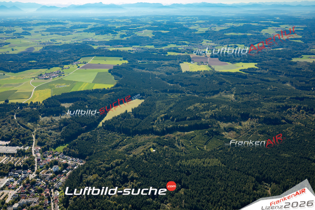 Die Luftaufnahme Moosacher-Str - Kirchseeon wurde 2021 mittels Flugzeug (keine Drohne) erstellt. Hohe Auflösung -für große Poster und Wandbilder geeignet!