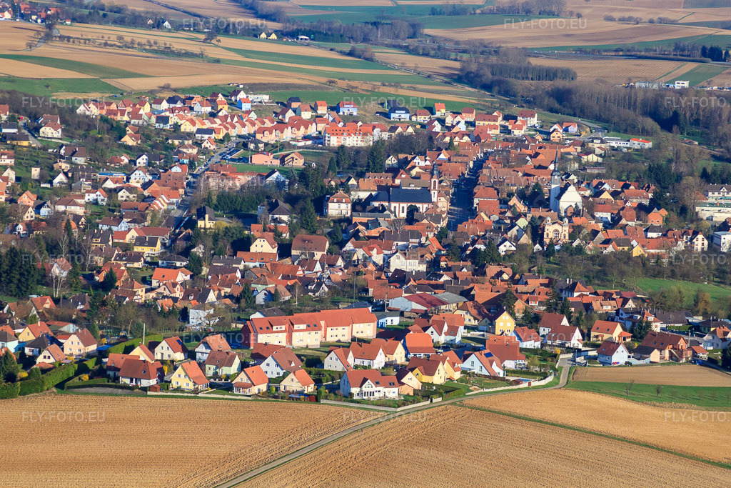 Vue aérienne: Vue de la ville depuis l'ouest à Soultz-sous-Forêts dans le département Bas Rhin, France – .Photo: IMG_38744.jpg prise le 20/03/2011 par Werner Riehm/FLY-FOTO.eu – Résolution de l'original: 4681 x 3121 px