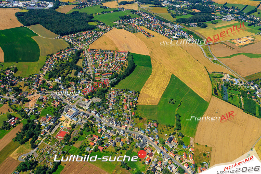 Die Luftaufnahme der Stadt Vielau wurde vom UL-Flugzeug heraus erstellt ( keine Drohne )- hohe Auflösung für beste Qualität