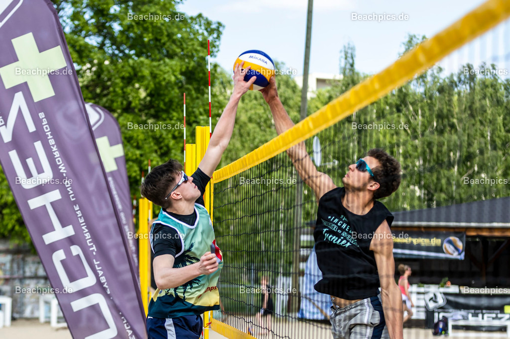 2023-00069644-Vater-Sohn-Turnier |  18.05.2023; Berlin Foto: Gerold Rebsch - www.beachpics.de
