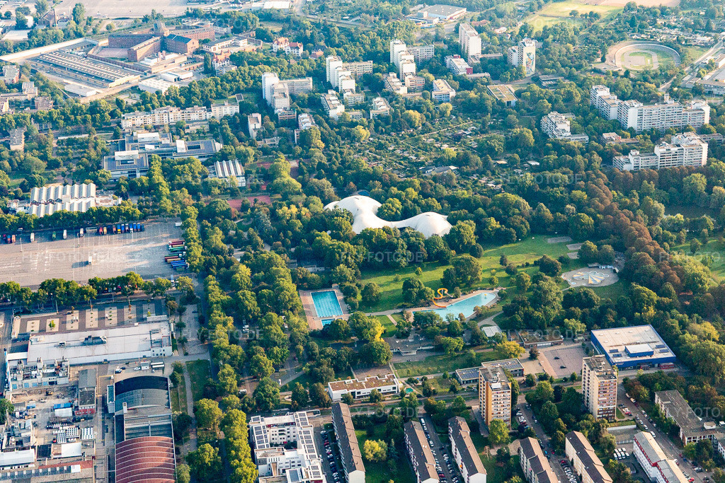 Luftbild: Herzogenriedpark im Ortsteil Neckarstadt-Ost in Mannheim im Bundesland Baden-Württemberg in Deutschland. Foto: IMG_116943.jpg vom 25.08.2019 durch Werner Riehm/FLY-FOTO.de