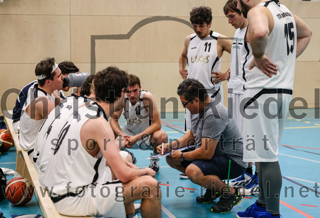 2022-05-01_029_TSV_Vaterstetten_gegen_DJK_Traunstein | Vaterstetten, Deutschland, 01.05.2022:
Basketball, Aufstiegsrunde zur Bayernliga 2021 / 2022, 5. Spieltag, TSV Vaterstetten gegen DJK Traunstein, Endergebnis: 87:79

Trainer Daniel Paz (TSV Vaterstetten)

Foto: Christian Riedel / fotografie-riedel.net