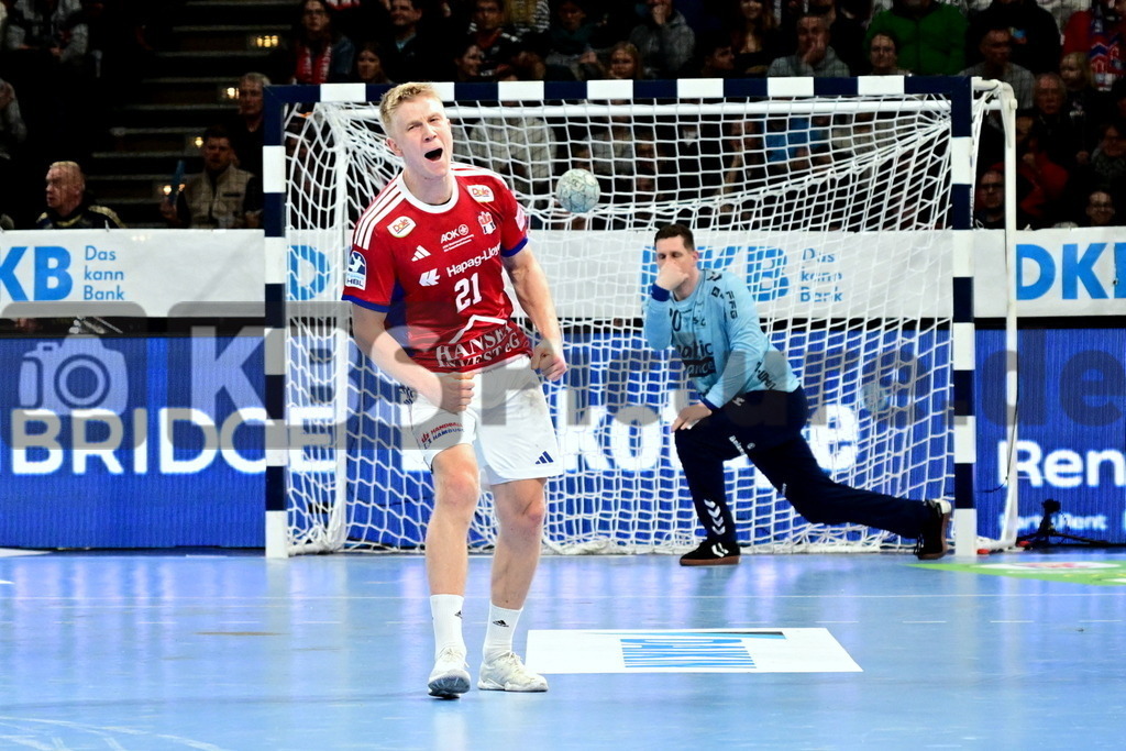 KBS Picture_HSVH-SGFl-Handewitt_044 | v.v. MoellerAndersen Bo Frederik (HSV Hamburg) beim Torjubel , Moeller Kevin (SG Fl.-Handewitt) ,Sportarena :  Barclays Arena Hamburg, - Realisiert mit Pictrs.com