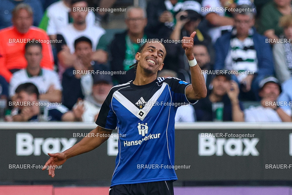 Borussia Mönchengladbach vs Hamburger SV - Bundesliga  | Mönchengladbach, Deutschland, 24.08.25:   Yussuf Poulsen (Hamburger SV) gestikuliert, Gestik waehrend des Spiels der Bundesliga zwischen Borussia Mönchengladbach vs Hamburger SV im Stadion im Borussia Park(Foto von Brauer-Fotoagentur / Adrian Schlueter)