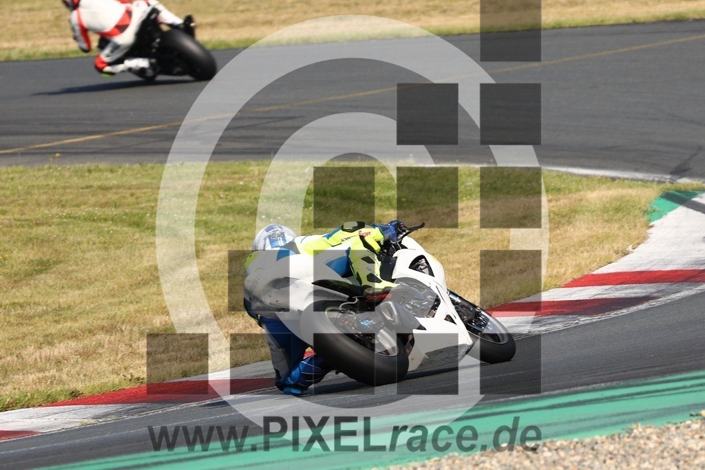 0096-20240721_05414 | Schöne Erinnerungen an spannende Momente - das festzuhalten ist unser Job. PIXELrace.de ist seit 2003 auf den Rennstrecken Europas unterwegs um die Action draußen beim Fahren und die wunderbare Stimmung imm Fahrerlager für euch einzufangen.