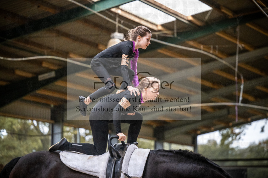 DOS_0236 | Entdecke hochwertige Reitturnierfotos von Foto Oger. Professionell, emotional und authentisch – jetzt Lieblingsmomente im Shop bestellen.Deutschlandweite Turnierfotografie. - Realisiert mit Pictrs.com
