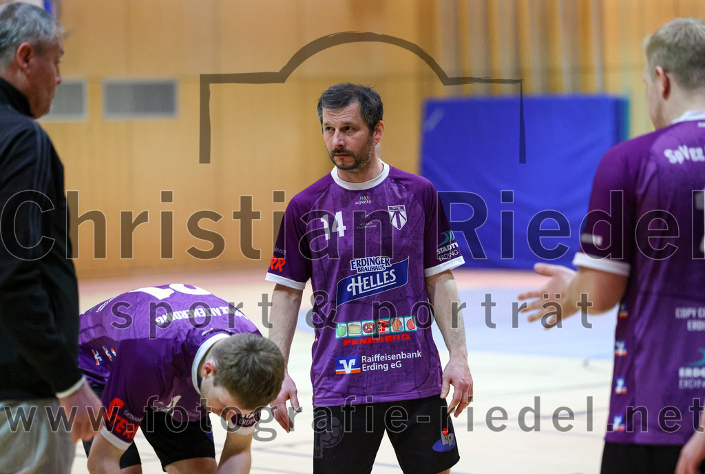 2023-03-11_063_SpVgg_Altenerding_gegen_SSG_Metten | Erding, Deutschland, 11.03.2023:
Handball, Bezirksoberliga Männer 2022 / 2023, 17. Spieltag, SpVgg Altenerding gegen SSG Metten, Endergebnis: 26:22

Severin Lößl (SpVgg Altenerding, #21), Nadi Özdemir (SpVgg Altenerding, #14)

Foto: Christian Riedel / fotografie-riedel.net