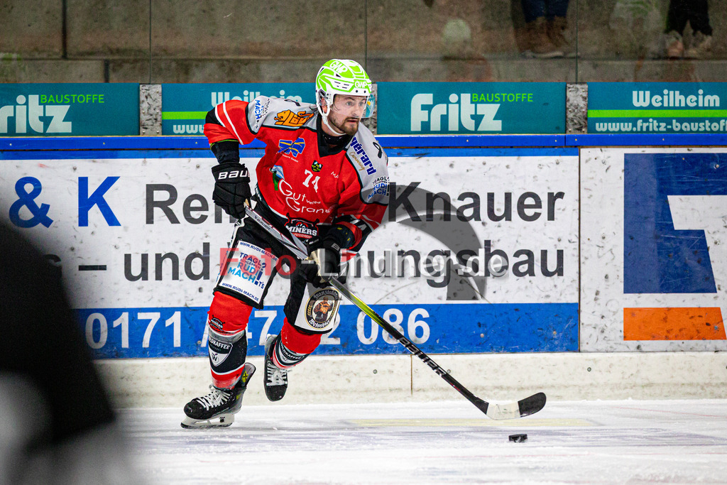 TSV Peißenberg MINERS gegen EHC Waldkraiburg DIE LÖWEN | Eishockey Bayernliga Herren Vorrunde 2024/25, TSV Peißenberg MINERS gegen EHC Waldkraiburg DIE LÖWEN, 20250124,Marek HALODA (MINERS 74) in Aktion, Freisteller,2025-01-24 in Peißenberg (Eisstadion Peißenberg)Marek HALODA (MINERS 74)Copyright: WolfgangxLindner foto-lindner.de