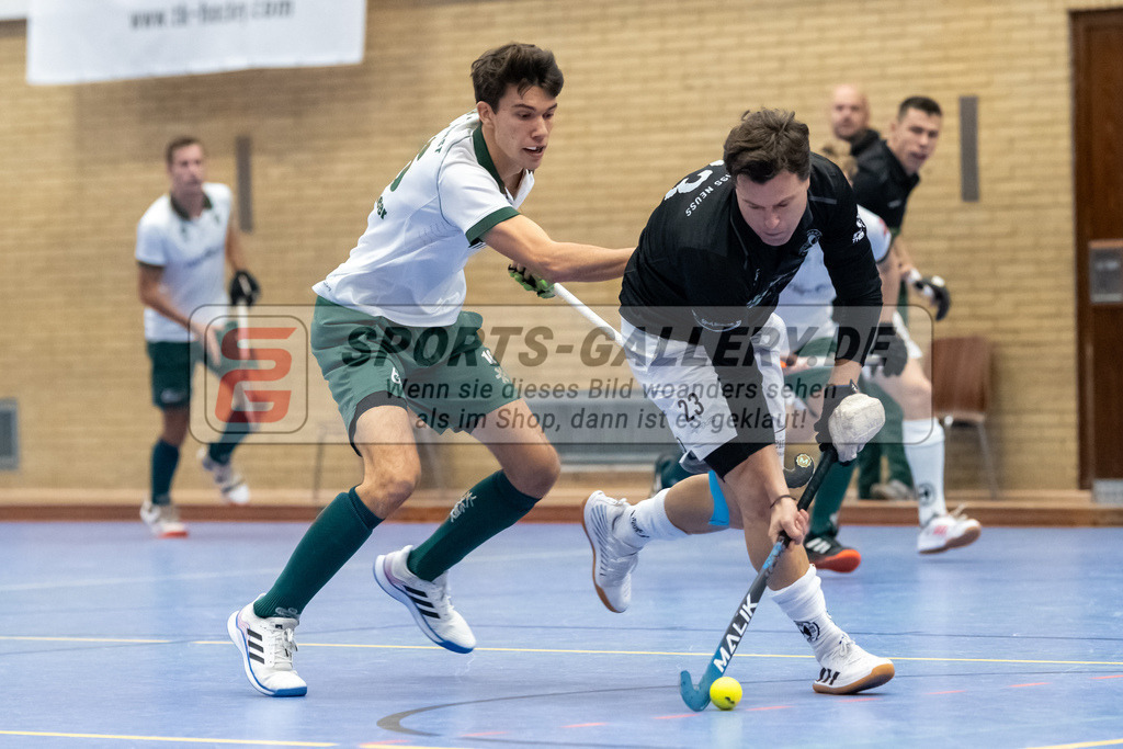 SFE_20231217_0014 | Neuss, Deutschland, 17.12.2023: Sebastian Draguhn (SW Neuss) in Aktion waehrend des Spiels der Halle 1. Bundesliga Herren zwischen SW Neuss vs Uhlenhorst Mülheim im Stadionhalle (SW Neuss) am 17.12.2023 in Neuss, Deutschland. (Foto von Stephan Fehrmann)

Neuss, Germany, 17.12.2023: Sebastian Draguhn (SW Neuss) in action during the game of Halle 1. Bundesliga Herren between SW Neuss vs Uhlenhorst Mülheim in Stadionhalle (SW Neuss) at 17.12.2023 in Neuss, Deutschland. (Foto von Stephan Fehrmann)