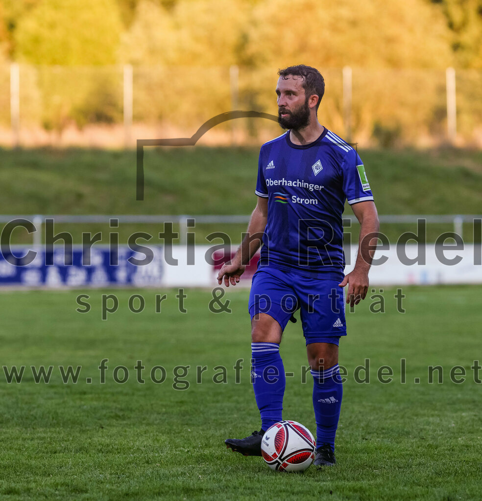 2023-08-01_103_FC_Schwaig_gegen_FC_Deisenhofen | Oberding, Deutschland, 01.08.2023:
Fußball, Toto-Pokal 2023 / 2024, 1. Spieltag, FC Schwaig gegen FC Deisenhofen, Endergebnis: 2:3

Leon Müller-Wiesen (FC Deisenhofen, #6)

Foto: Christian Riedel / fotografie-riedel.net