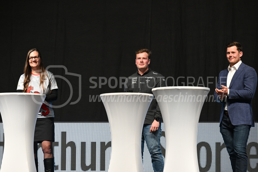 Winterthurer Sportehrung - 23. Februar 2023 | Winterthurer Sportehrung
AXA Arena, Winterthur
Die Nominierten für den oder die Winterthurer Sportler/in des Jahres, Renata Issler (Bodenschiessen), Kalle Koblet (Snowboard) und Simon Marquart (BMX).
Bild: Sportfotografie Markus Aeschimann | www.markus-aeschimann.ch - Realisiert mit Pictrs.com