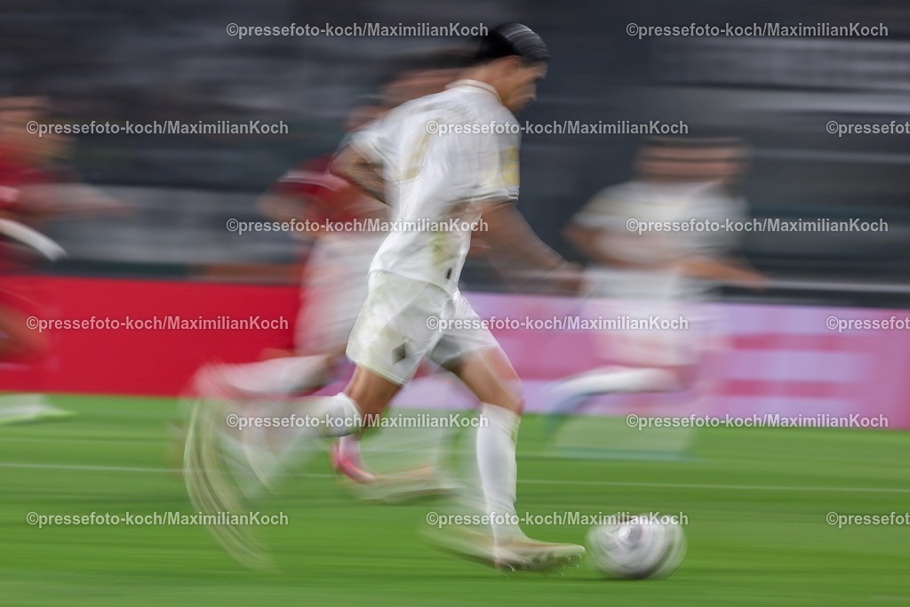 BMG02082501071 | 02.08.2025, Fußball, Borussia Mönchengladbach - FC Valencia, 125 Jahrfeier Jubiläumsspiel, Borussia-Park, Saison 2025 2026: Feature Dynamisch Dynamik Kevin Diks (Borussia Mönchengladbach #04)  DFB regulations prohibit any use of photographs as image sequences and or quasi-video.