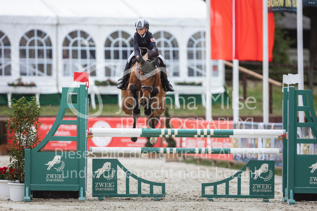 240712_BHO_L-Springen-314 | Deine schönsten Turniermomente als professionelle Fotos! Entdecke hochwertige Pferdesport-Fotografie im Online-Shop. Jetzt Fotos finden & bestellen!