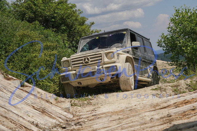 DSC09307 | Vierradfahrzeuge testen unterschiedliches Terrain - ueber Stock und Stein

Offroad Grundkurs im Steinbruch. Unterschiedliche Fahrgegebenheiten mit dem gelaendegaengigem Offroad-Fahrzeug. 

Deutschland, Geisingen, Steinbruch Meichle und Mohr, 10.06.2023