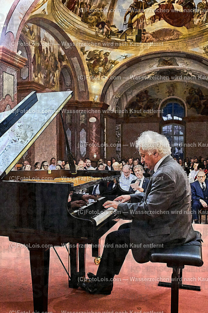 ALP1550_XXXIX-Chopin-Festival_Nocturno_Henry Yves 1 | (C)FotoLois.com, Alois Spandl, XXXIX. internationales CHOPIN-Festival in der Kartause Gaming, NOCTURNO - nächtliches Konzert bei Kerzenlicht, Sa 5. August 2023.