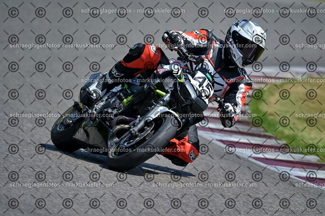 26BT02-1572 | markuskiefer.com - Realisiert mit Pictrs.com
