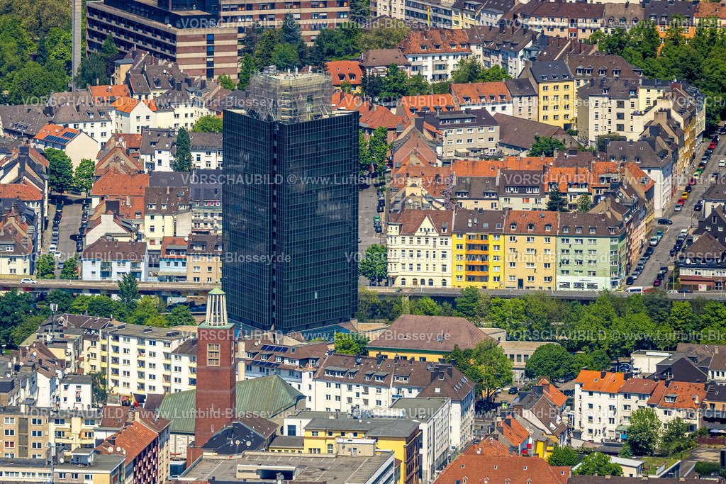 Hagen230502218-2 | Luftbild, Dacharbeiten am Arbeitsamt Hochhaus, Kirchturm der Lutherkirche, Mittelstadt, Hagen, Sauerland, Nordrhein-Westfalen, Deutschland