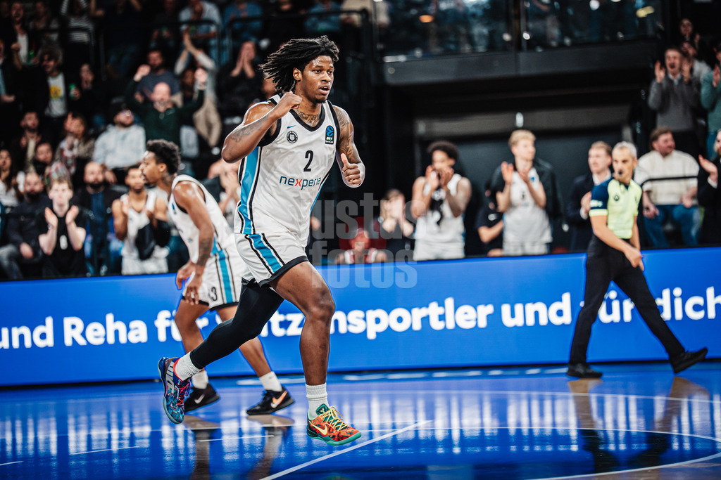 Basketball | Männer | Saison 2025/2026 | BKT EuroCup | Veolia Towers Hamburg vs. Bahcesehir College Istanbul | 14.10.2025 | Leonard Thorpe Jr. (#2, Veolia Towers Hamburg) jubelt und ballt die Faust