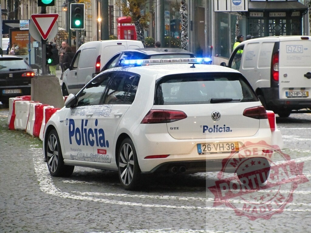 Portugal National Republican Guard police car with emergency lights | Portuguese GNR police car with flashing blue lights on an urban street - Realized with Pictrs.com