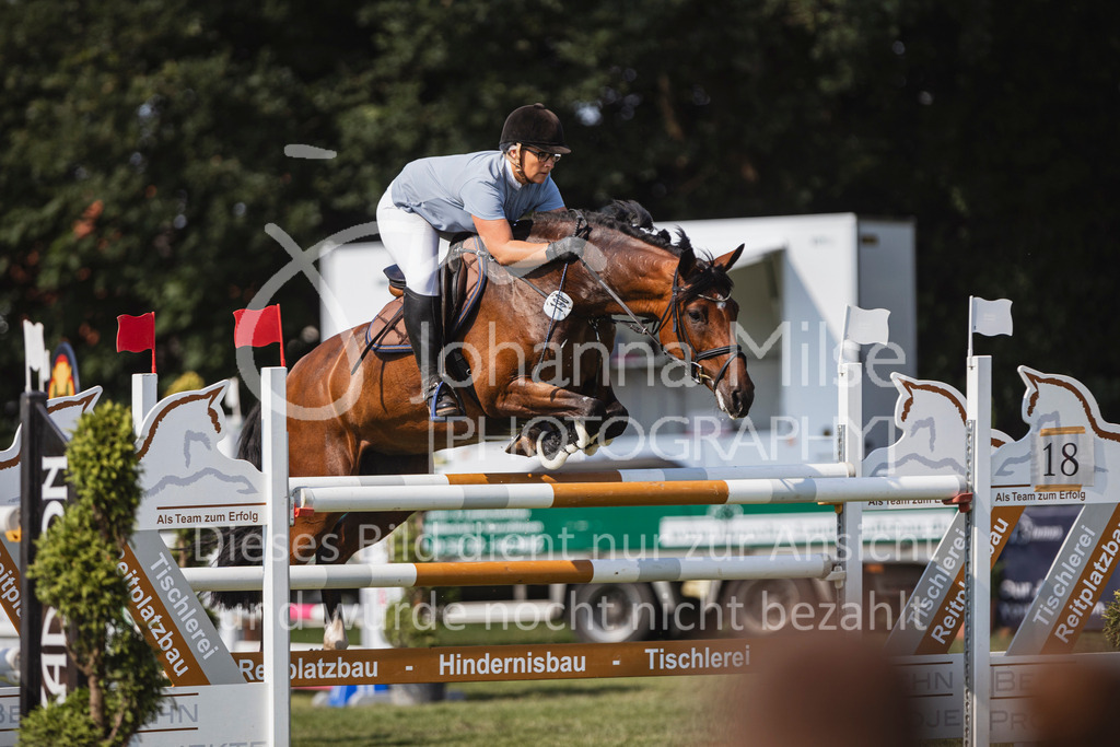 240720_LC_M2-Spr-413 | Deine schönsten Turniermomente als professionelle Fotos! Entdecke hochwertige Pferdesport-Fotografie im Online-Shop. Jetzt Fotos finden & bestellen!