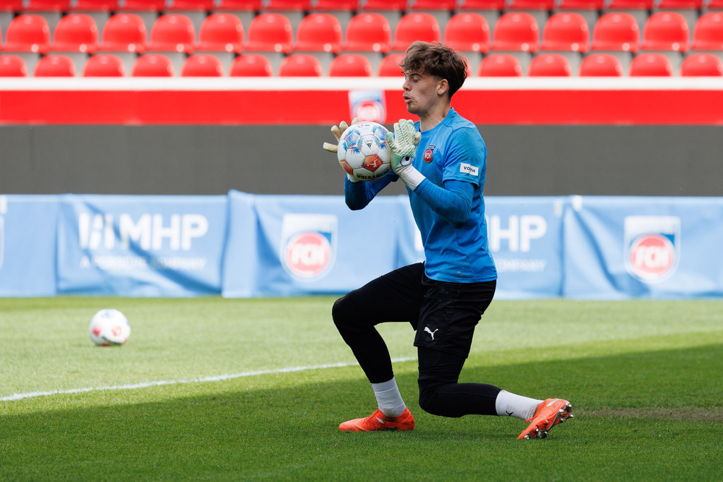 20260503-U19_FCH-LEV_001 | 1.FC Heidenheim 1846 vs. Bayer 04 Leverkusen, Fußball, U19, A-Junioren, NWL, U19-DFB-Nachwuchsliga, 2025/2026, Achtelfinale, 03.05.2026 in Heidenheim, Voith Arena(Foto: Michael Bulling) - Realisiert mit Pictrs.com