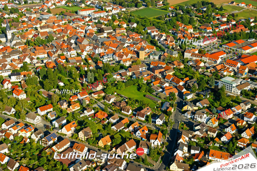 Die Luftaufnahme der Stadt Bad Staffelstein wurde vom UL-Flugzeug heraus erstellt ( keine Drohne )- hohe Auflösung für beste Qualität