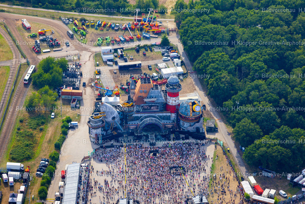 Luftbild Weeze-5274 | Luftaufnahme Gelände des " PAROOKAVILLE - Electronic Music Festival " 2025 in Weeze - Realisiert mit Pictrs.com