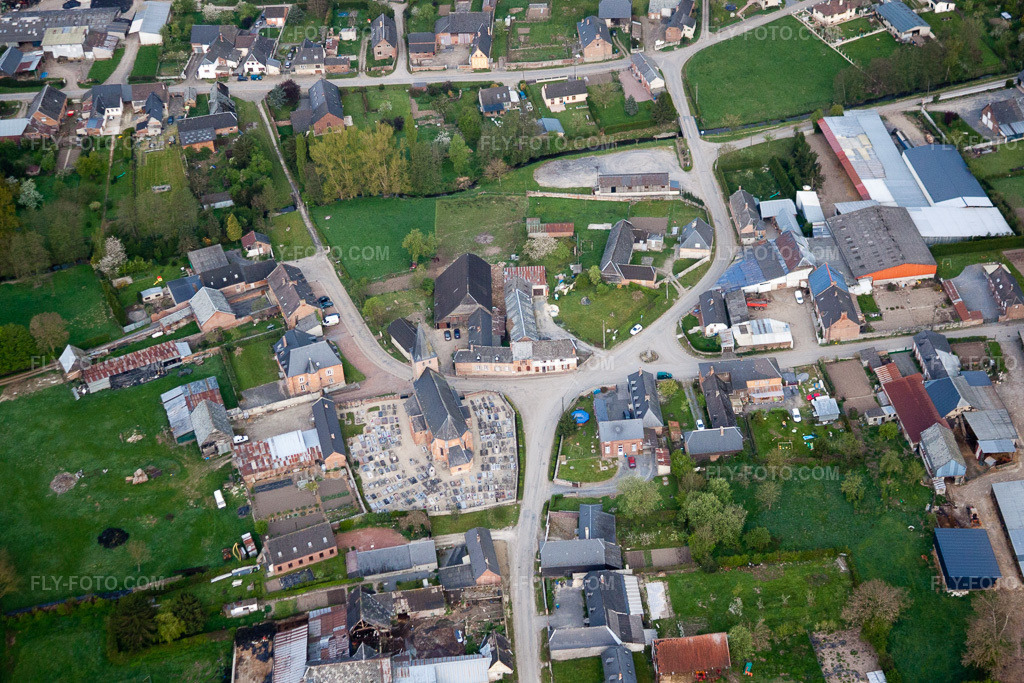 Aerial view: View of the town in Sorbais in the state Aisne, France. – Photo: IMG_39947.jpg taken on 04/17/2011 by Werner Riehm/FLY-FOTO.com – Resolution of the original: 4606 x 3071 px