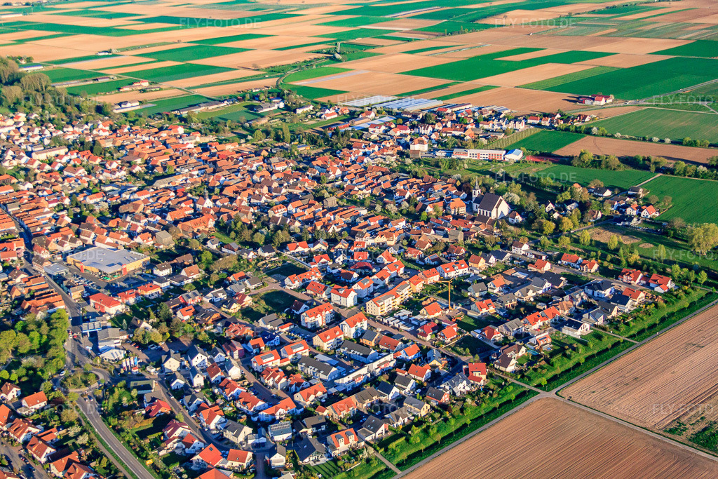 Luftbild: Europaallee in Offenbach an der Queich im Bundesland Rheinland-Pfalz in Deutschland. Foto: IMG_56784.jpg vom 25.04.2013 durch Werner Riehm/FLY-FOTO.de