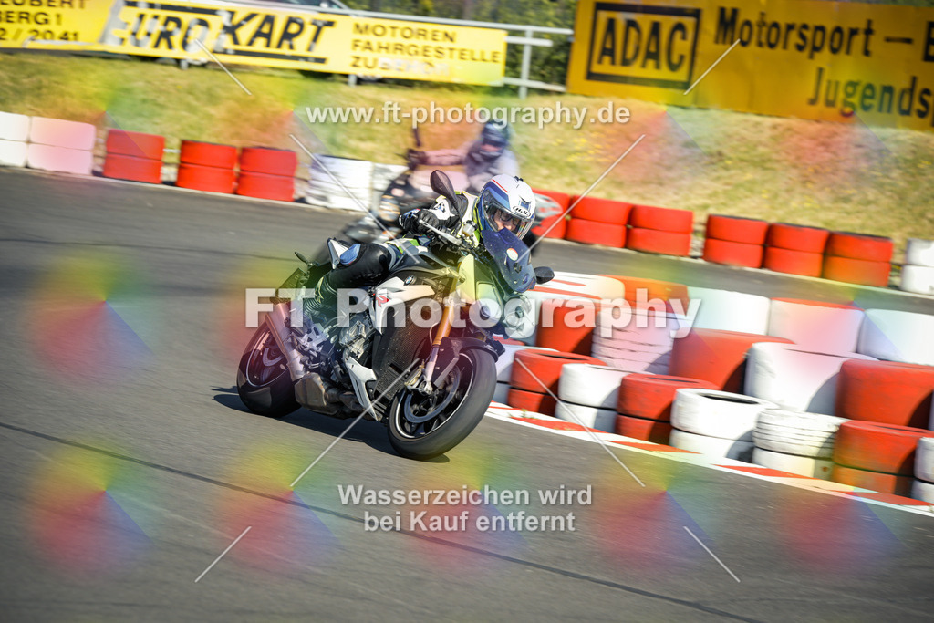 OBK_Mai_Martina_Markus-10271 | Hier findet Ihr Bilder von Touristenfahrten auf der Nürburgring Nordschleife oder von anderen Veranstaltungen die ich besucht habe. Viel Spass beim Durch Schauen 