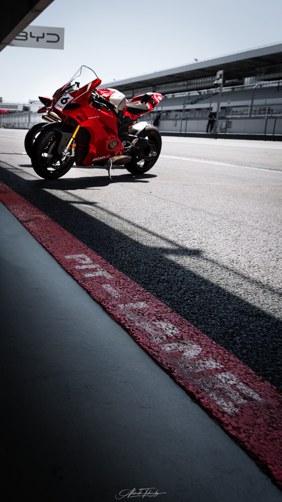 Ducati Trackday Hockenheimring 2026 | Entdecken Sie die faszinierende Welt von Alexander Tschuncky Arts: Kreative Fotografie, atemberaubende Automobilkunst und hochwertiger Bilderdruck. Lassen Sie sich inspirieren! - Realisiert mit Pictrs.com