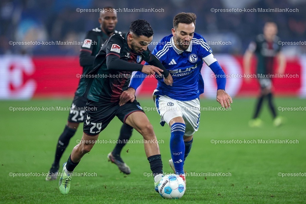 S0401022501053 | 01.02.2025, Fußball, FC Schalke 04 - 1. FC Magdeburg, 2.. Fußball Bundesliga, 20. Spieltag, Veltins-Arena Gelsenkirchen, Saison 2024 2025: Kenan Karaman (S04 #19) im Zweikampf gegen Livan Burcu (1.FC Magdeburg #29) und Silas Gnaka (1.FC Magdeburg #25)DFB regulations prohibit any use of photographs as image sequences and or quasi-video.