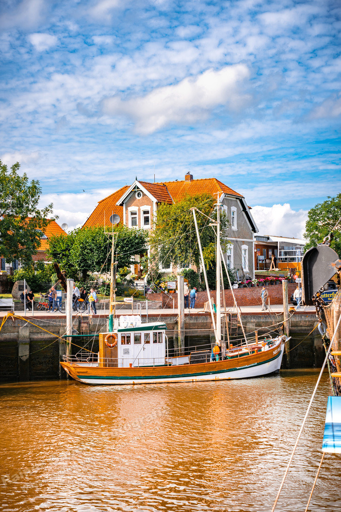 065 Neuharlingersiel - 28-07-2022 -R Ganske | Onlineshop mit Bildern von Stränden, Häfen und Meer. Leinwände, Poster, Kalender und andere Materialien erhältlich. Kommerzielle Lizenzen möglich.  - Realisiert mit Pictrs.com