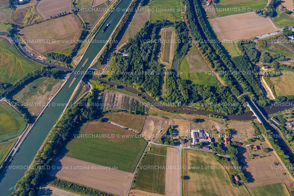Olfen220805695Lippe | Luftbild, Kanalbrücke Lippe Neue Fahrt, Kanalbrücke Lippe Alte Fahrt, Dortmund-Ems-Kanal, Binnenschifffahrt, NSG Lippeaue, Fluss- und Auenentwicklung der Lippe Vogelsang, Renaturierung, Stadtgrenze Olfen-Datteln, Pelkum, Datteln, Ruhrgebiet, Nordrhein-Westfalen, Deutschland