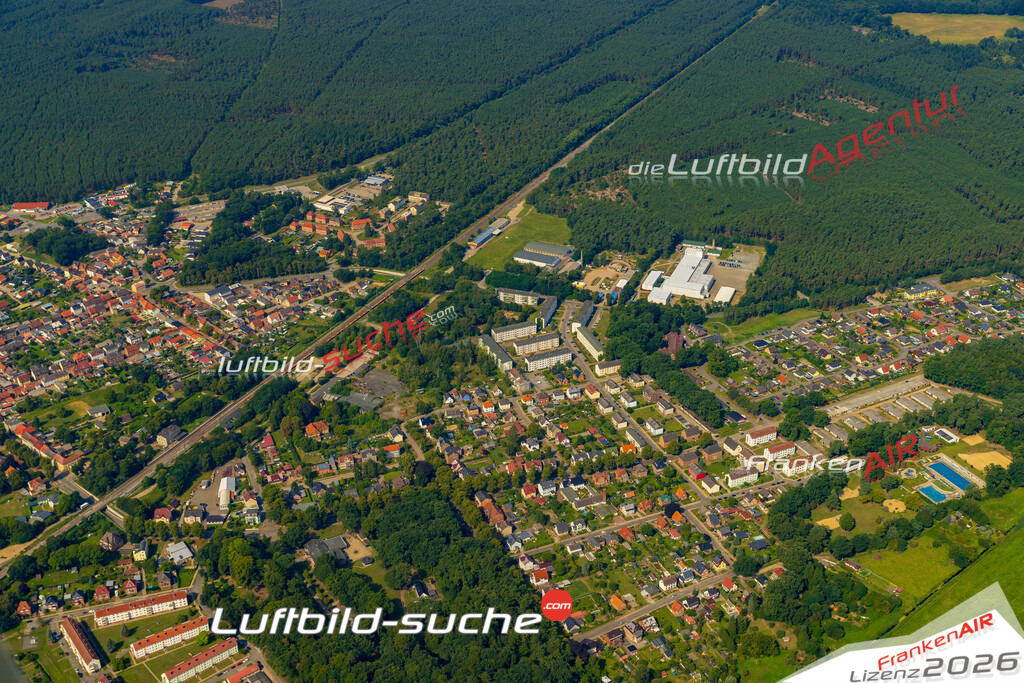 Luftbild der Stadt Grabow - Die Luftaufnahme wurde 2025 vom UL-Flugzeug heraus erstellt ( keine Drohne ) - Hochauflösende Luftaufnahme - für professionelle Ausdrucke geeignet. Die Geschenkidee !Hier alle&nbsp;Infos zur Lizenzierung der LuftaufnahmeWir fliegen auch dieses Jahr wieder in Ihre Region um Luftbilder zu erstellen.- Luftbild anfragen