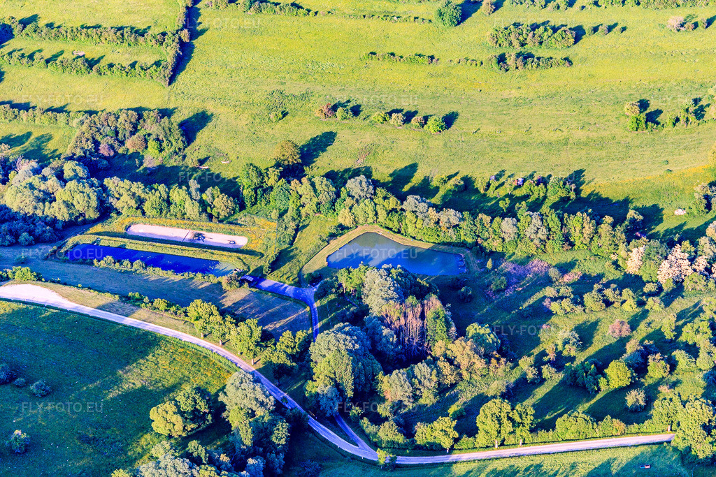 Vue aérienne: Étang de pêche de la Société de Pêche de Obergailbach à Obergailbach dans le département Moselle, France – .Photo: IMG_107327.jpg prise le 19/05/2018 par Werner Riehm/FLY-FOTO.eu – Résolution de l'original: 5472 x 3648 px – Association Pêche de OBERGAILBACH