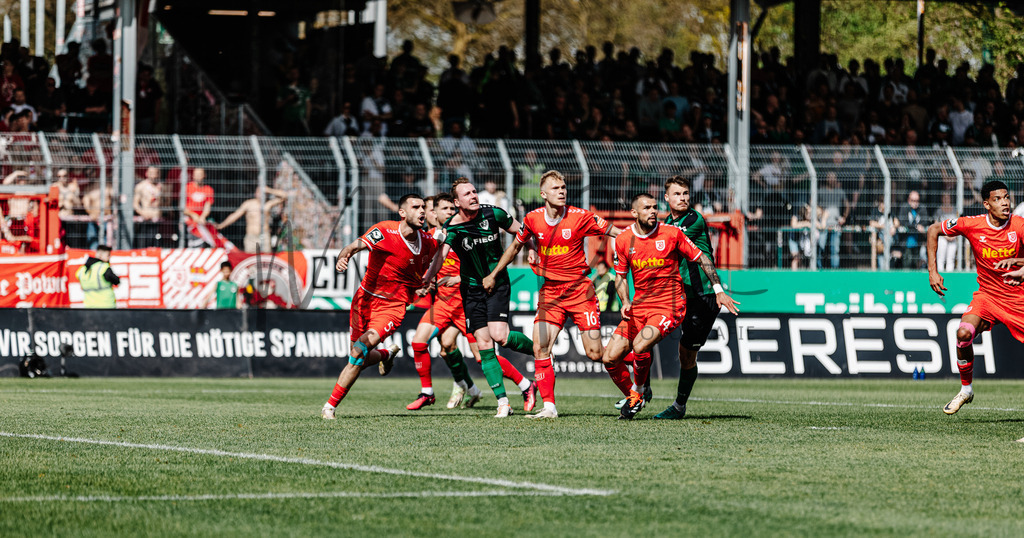 3. Liga, Saison 2023/24, 32. Spieltag: SC Preußen Münster - Jahn Regensburg | Münster, 06.04.2024: 3. Liga, 32. Spieltag, SC Preußen Münster gegen Jahn Regensburg im LVM-Preußenstadion in Münster. Foto: sportfotografie.ms | Markus Paletta - Realisiert mit Pictrs.com