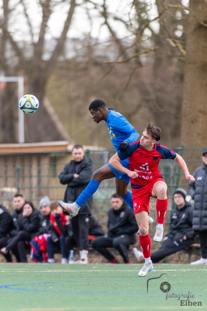 GVO Oldenburg-VFL Germania Leer | Herren Bezirks-Testspiel; GVO Oldenburg (rot)-VFL Germania Leer (blau) am 02.03.2025 in Oldenburger (Sportpark Osternburg); Photo: Philip Eiben 2025 - Realisiert mit Pictrs.com