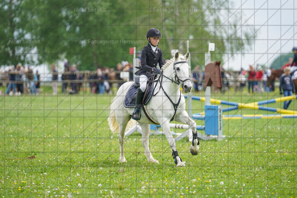 20240509-FAH02480 | Turnierbilder der Turnierfotografen Bayern, Pferdesport Fotografie, Reitsportbilder, Turnier Landberg am Lech, Turnierbilder bayern, Fotoagentur Herrmann