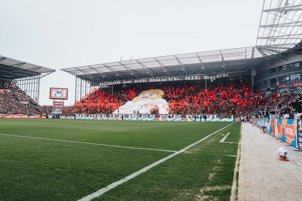 HEV07342 | Der offizielle Shop für FC St. Pauli Fotos. Wähle aus Spielszenen & Fanmomenten dein FCSP Wunschformat. Wir liefern Millerntor-Atmosphäre.