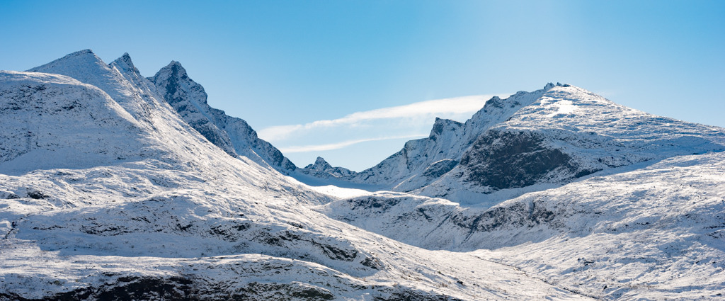 Ein Traum in weiß | So sieht der Herbst in den norwegischen Gebirgen aus. Eine traumhafte Winterlandschaft! - Realisiert mit Pictrs.com