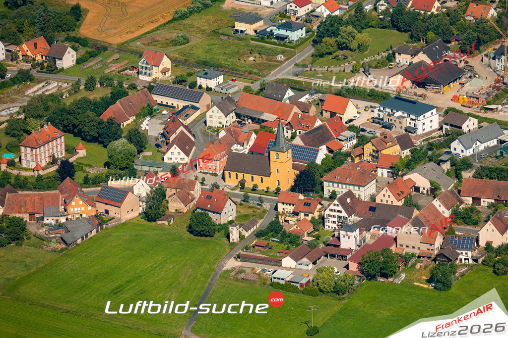 Das Luftbild zeigt : Sambach Pommersfelden - Die Luftaufnahme wurde 2024 vom UL-Flugzeug aus erstellt ( keine Drohne ) - Hochauflösende Luftaufnahme - Für grossformatige Ausdrucke geeignet. Die Geschenkidee !Mit Lizenz und Bildrechte bestellbar