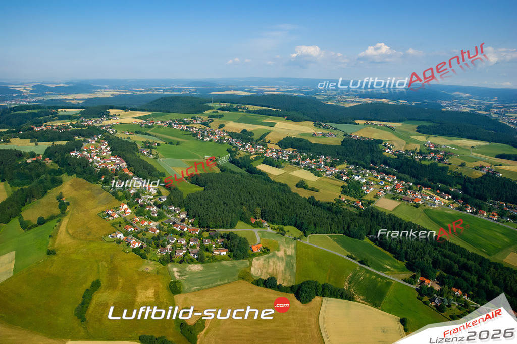 Die Luftaufnahme der Stadt Kronach wurde vom UL-Flugzeug heraus erstellt ( keine Drohne )- hohe Auflösung für beste Qualität