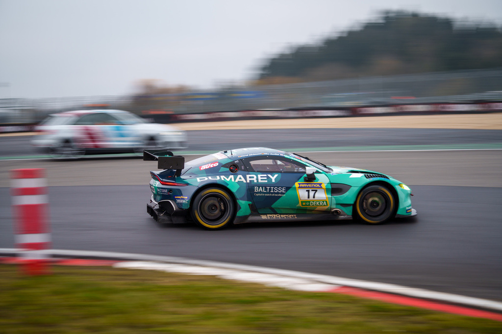Nürburgring Langstrecken Serie (NLS) Saisonfinale | 16.11.2024 Nürburgring Langstrecken Serie (NLS) Saisonfinale, Nürburgring,Deutschland, Bild: #17 Marek Böckmann, Nico Bastian und Adam Christodoulou im Aston Martin Vantage GT3 von PRO Sport Racing - Realisiert mit Pictrs.com