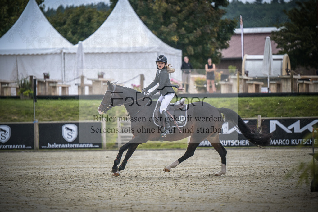 DOS_1304 | Entdecke hochwertige Reitturnierfotos von Foto Oger. Professionell, emotional und authentisch – jetzt Lieblingsmomente im Shop bestellen.Deutschlandweite Turnierfotografie. - Realisiert mit Pictrs.com