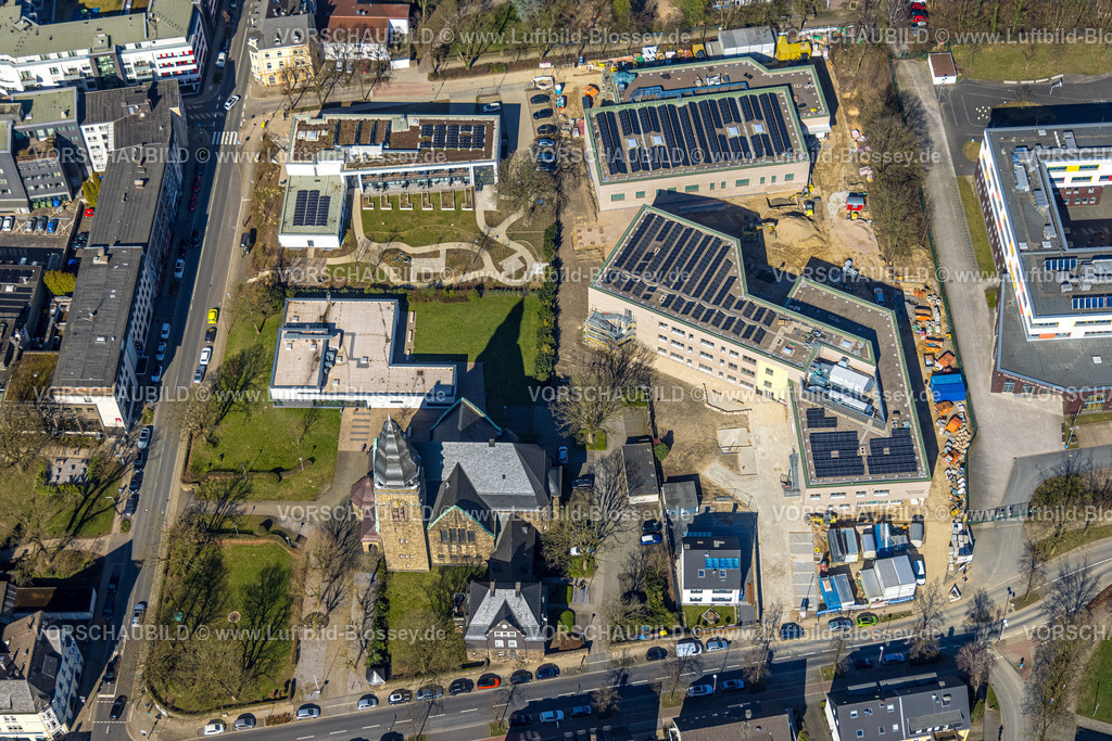 Velbert240301548 | Luftbild, Baustelle mit Neubau Grundschule zwischen Kurze Straße und Grünstraße, Martin-Luther-King-Schule, Hospiz Velbert, evang. Christuskirche und Gemeindehaus, Velbert, Ruhrgebiet, Nordrhein-Westfalen, Deutschland
